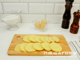 Фото приготовления рецепта: Картофельная запеканка с ветчиной - шаг 2