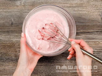 Фото приготовления рецепта: Мороженое из йогурта - шаг 2