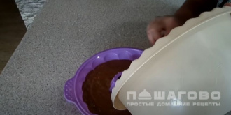 Фото приготовления рецепта: Орехово-шоколадный кекс без выпечки с соком лимона - шаг 8