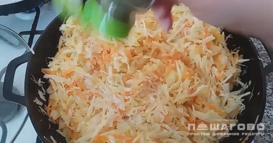 Фото приготовления рецепта: Капустная солянка с мясом - шаг 7