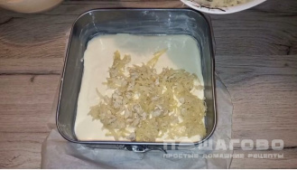 Фото приготовления рецепта: Заливной пирог с курицей и капустой - шаг 6