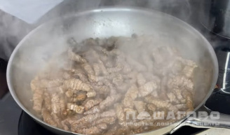 Фото приготовления рецепта: Мясо по-строгановски с грибами - шаг 1