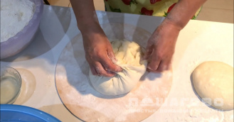 Фото приготовления рецепта: Осетинский пирог с картошкой и сыром - шаг 10