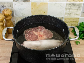 Фото приготовления рецепта: Холодец из свиных ножек и говядины - шаг 2