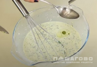 Фото приготовления рецепта: Сырные блинчики с зеленью - шаг 3