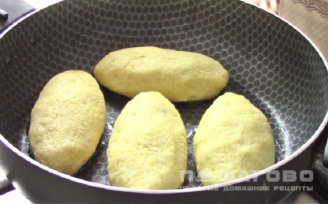Фото приготовления рецепта: Постные картофельные зразы с капустой - шаг 8