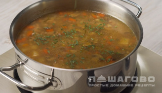 Фото приготовления рецепта: Грибной суп с перловкой - шаг 6