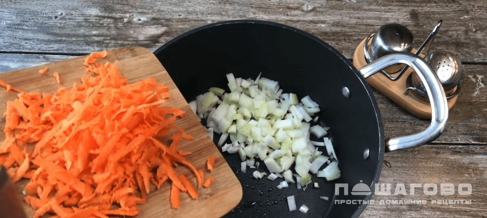 Фото приготовления рецепта: Бигус с мясом и капустой - шаг 1