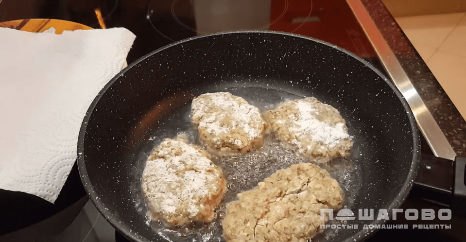 Фото приготовления рецепта: Котлеты из гречки без мяса - шаг 4