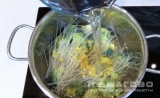 Фото приготовления рецепта: Суп с капустой и макаронами - шаг 1