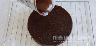 Фото приготовления рецепта: Венский шоколадный торт «Захерторте» - шаг 15