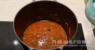 Фото приготовления рецепта: Азу по-татарски из говядины с солеными огурцами - шаг 4