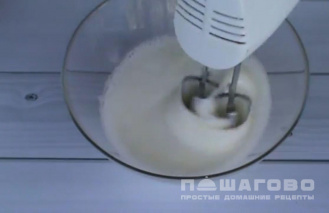 Фото приготовления рецепта: Нежный песочный торт с белковым кремом - шаг 6