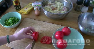 Фото приготовления рецепта: Картофельная запеканка с курицей - шаг 6
