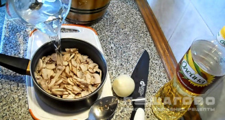 Фото приготовления рецепта: Грибной постный соус - шаг 1