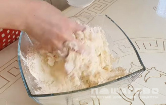 Фото приготовления рецепта: Чебуреки с картошкой и сыром - шаг 1