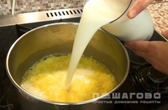 Фото приготовления рецепта: Пшенная каша на молоке - шаг 3