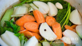 Фото приготовления рецепта: Суп-пюре из брокколи и цветной капусты - шаг 2