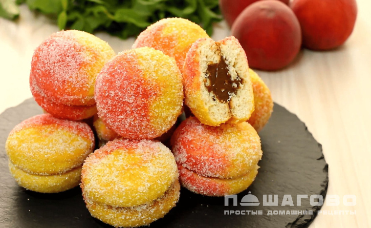 Пирожное Персики с вареной сгущенкой