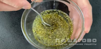 Фото приготовления рецепта: Греческий салат с бальзамическим уксусом - шаг 1