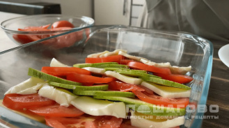 Фото приготовления рецепта: Тилапия с овощами в духовке - шаг 3