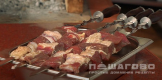 Фото приготовления рецепта: Мягкий и сочный шашлык из говядины на мангале - шаг 6