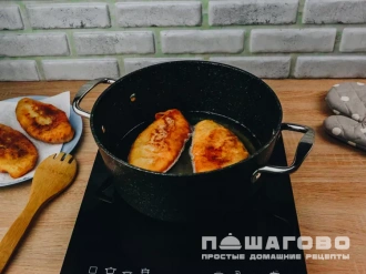 Фото приготовления рецепта: Творожные пирожки  с яблоками - шаг 16