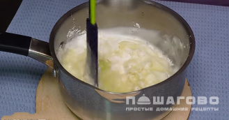 Фото приготовления рецепта: Пирожное эклер со сливочно-карамельным кремом и орехами - шаг 2
