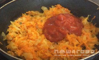 Фото приготовления рецепта: Сочные говяжьи котлеты с томатным соусом - шаг 5