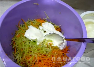 Фото приготовления рецепта: Незатейливый салат с маргеланской редькой - шаг 2