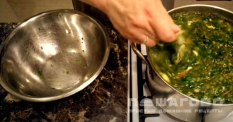 Фото приготовления рецепта: Суп щи с крапивой - шаг 8