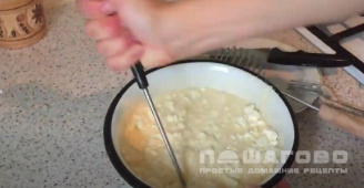 Фото приготовления рецепта: Творожная запеканка со сгущенкой - шаг 3