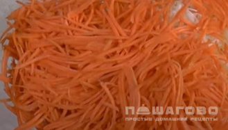 Фото приготовления рецепта: Салат из свежей моркови и свеклы - шаг 1