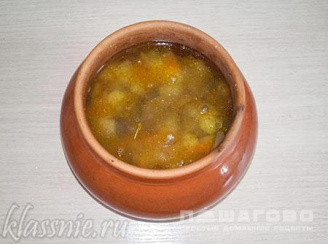 Фото приготовления рецепта: Чечевичный суп в горшочке с грибами - шаг 10
