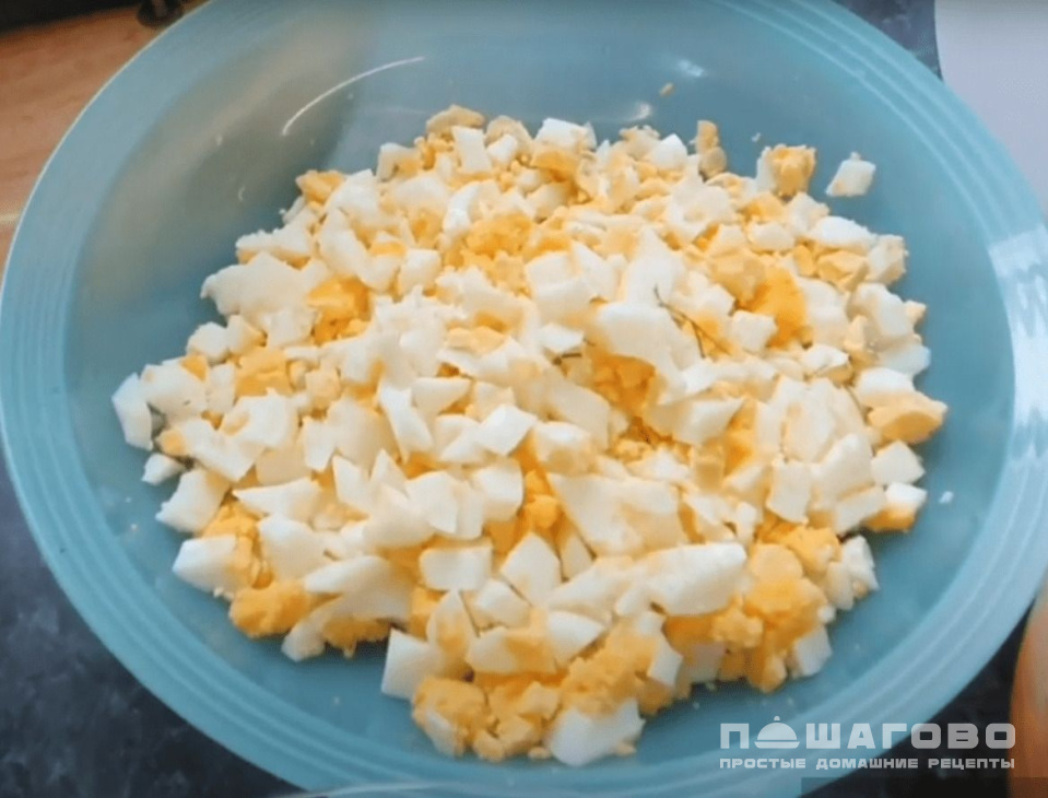 Фото приготовления рецепта: Салат из куриной печени с корейской морковью - шаг 2
