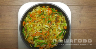 Фото приготовления рецепта: Гречневая лапша с овощами - шаг 4