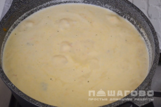 Фото приготовления рецепта: Норвежский сливочный суп с семгой - шаг 5