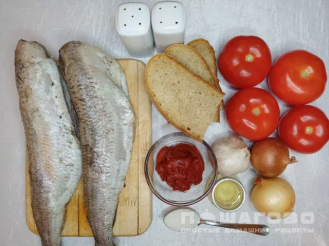 Фото приготовления рецепта: Рыбные тефтели в томатном соусе - шаг 1