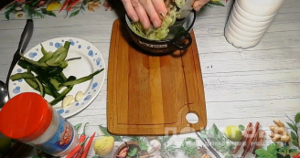Фото приготовления рецепта: Кижуч в духовке в фольге - шаг 4