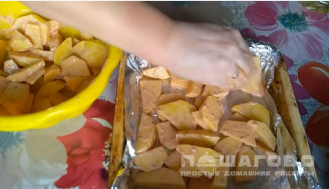 Фото приготовления рецепта: Минога с картошкой в духовке - шаг 4