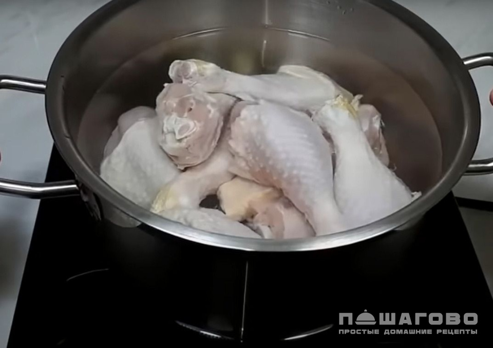 Фото приготовления рецепта: Куриный холодец - шаг 2