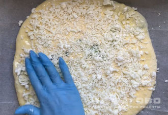 Фото приготовления рецепта: Хачапури с зеленью и сыром - шаг 6
