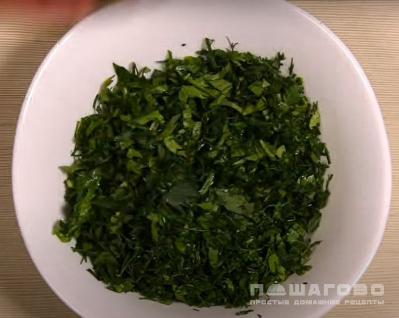 Фото приготовления рецепта: Соус с майонезом, зеленью и чесноком - шаг 2