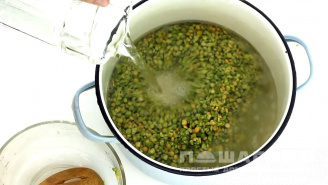 Фото приготовления рецепта: Гороховый суп с копченой колбасой - шаг 1