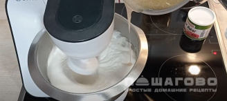 Фото приготовления рецепта: Торт «Птичье молоко» с агар-агаром - шаг 7