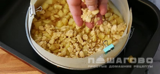 Фото приготовления рецепта: Яблочный чизкейк - шаг 12