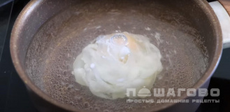 Фото приготовления рецепта: Суп с помидорами и яйцом - шаг 8