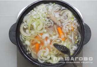 Фото приготовления рецепта: Шурпа из баранины с овощами - шаг 2