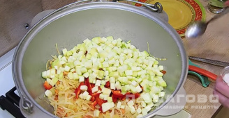 Фото приготовления рецепта: Овощное рагу с капустой и картофелем - шаг 11