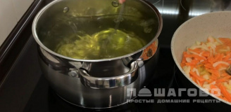Фото приготовления рецепта: Сытный вегетарианский борщ - шаг 8